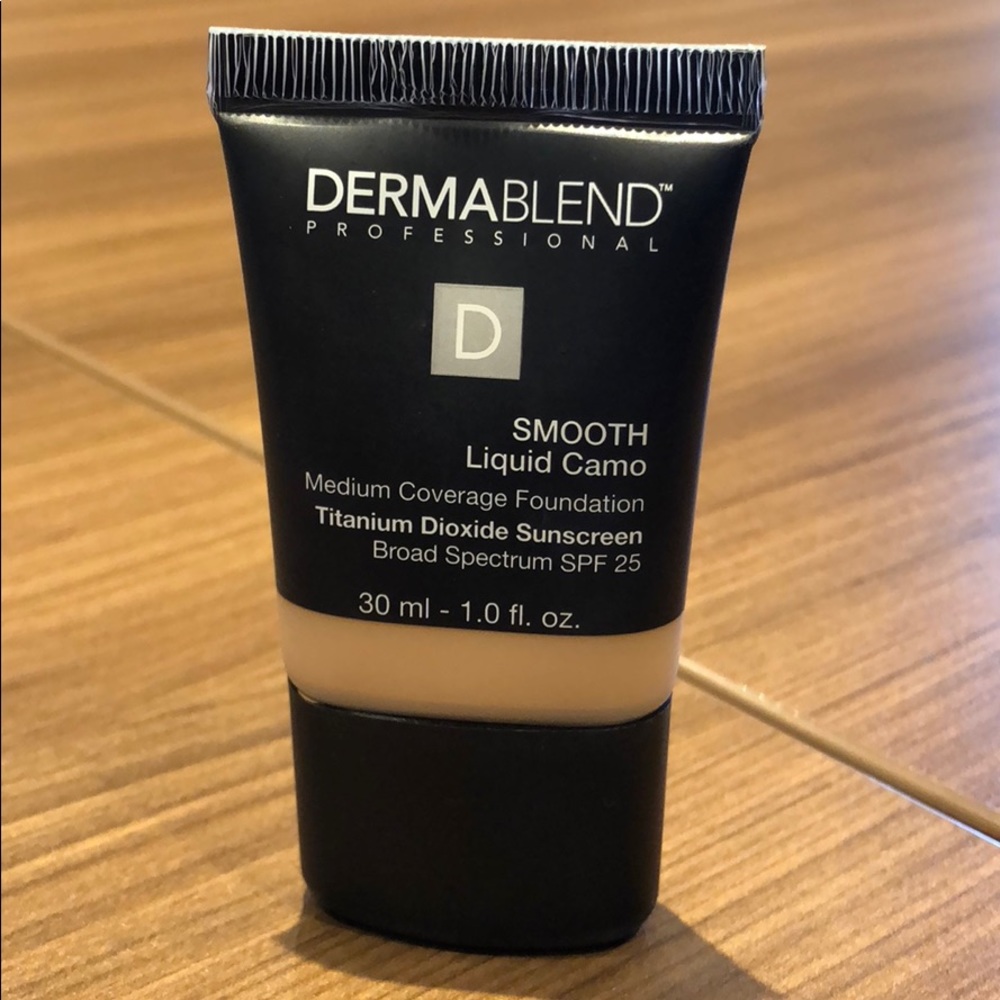 Dermablend SMOOTH liquid camo Foundation (natural)